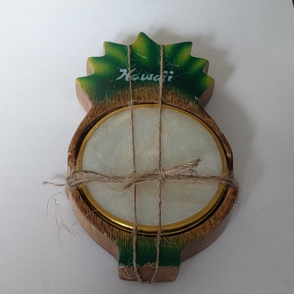Capiz shell and painted wood Hawaii souvenir coaster set - Picture 11 of 11